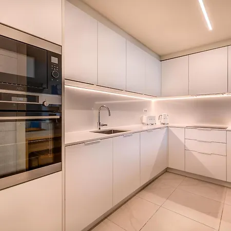 Apartamento Cond Bayline - Garoupa - - - Pool - Parking - By Bedzy *